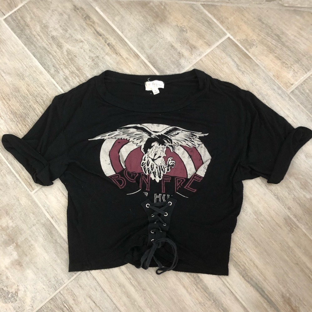 Cropped black shirt